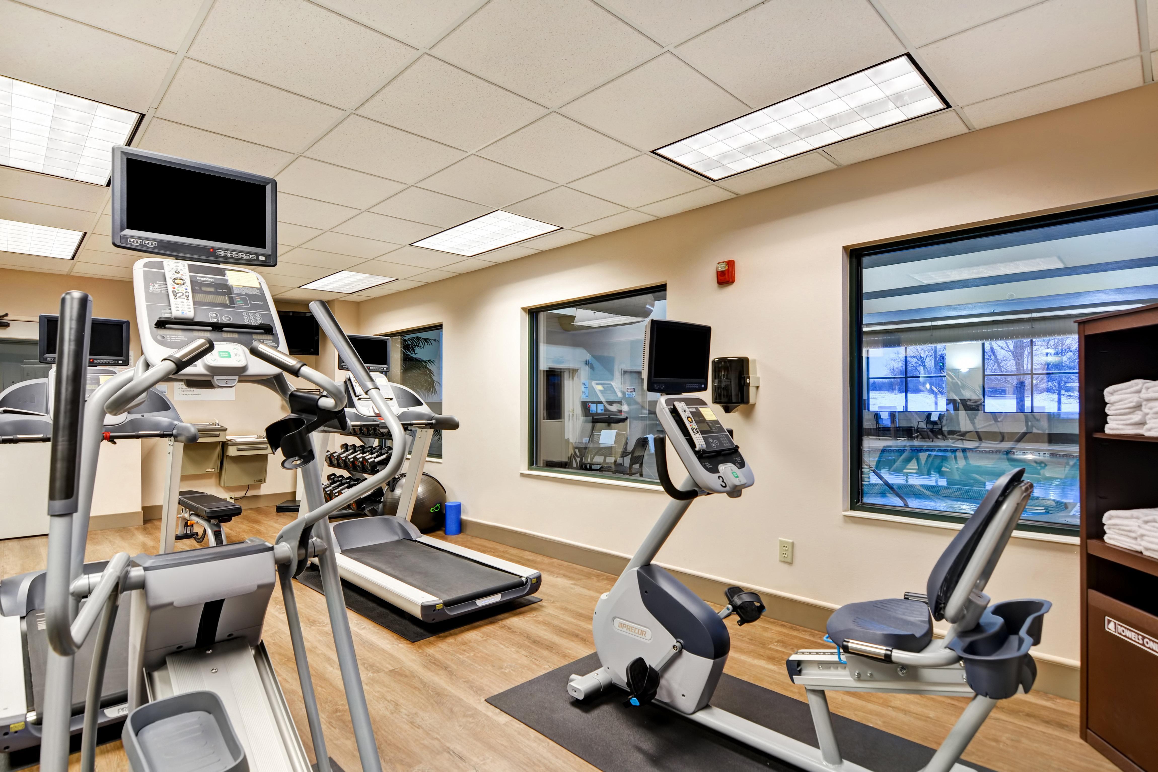 Holiday Inn Express Hotel & Suites Milwaukee-New Berlin By Ihg מראה חיצוני תמונה