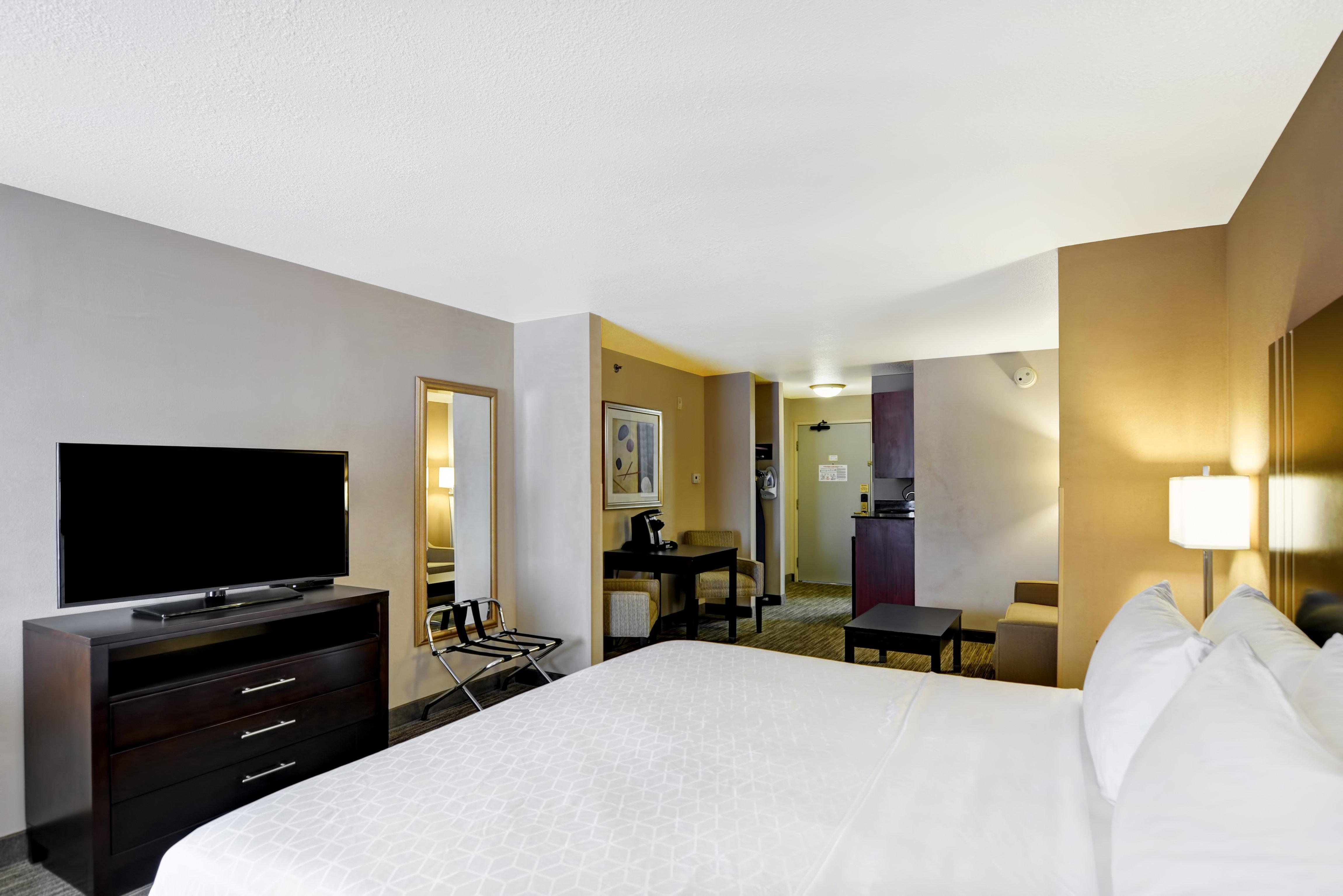 Holiday Inn Express Hotel & Suites Milwaukee-New Berlin By Ihg מראה חיצוני תמונה