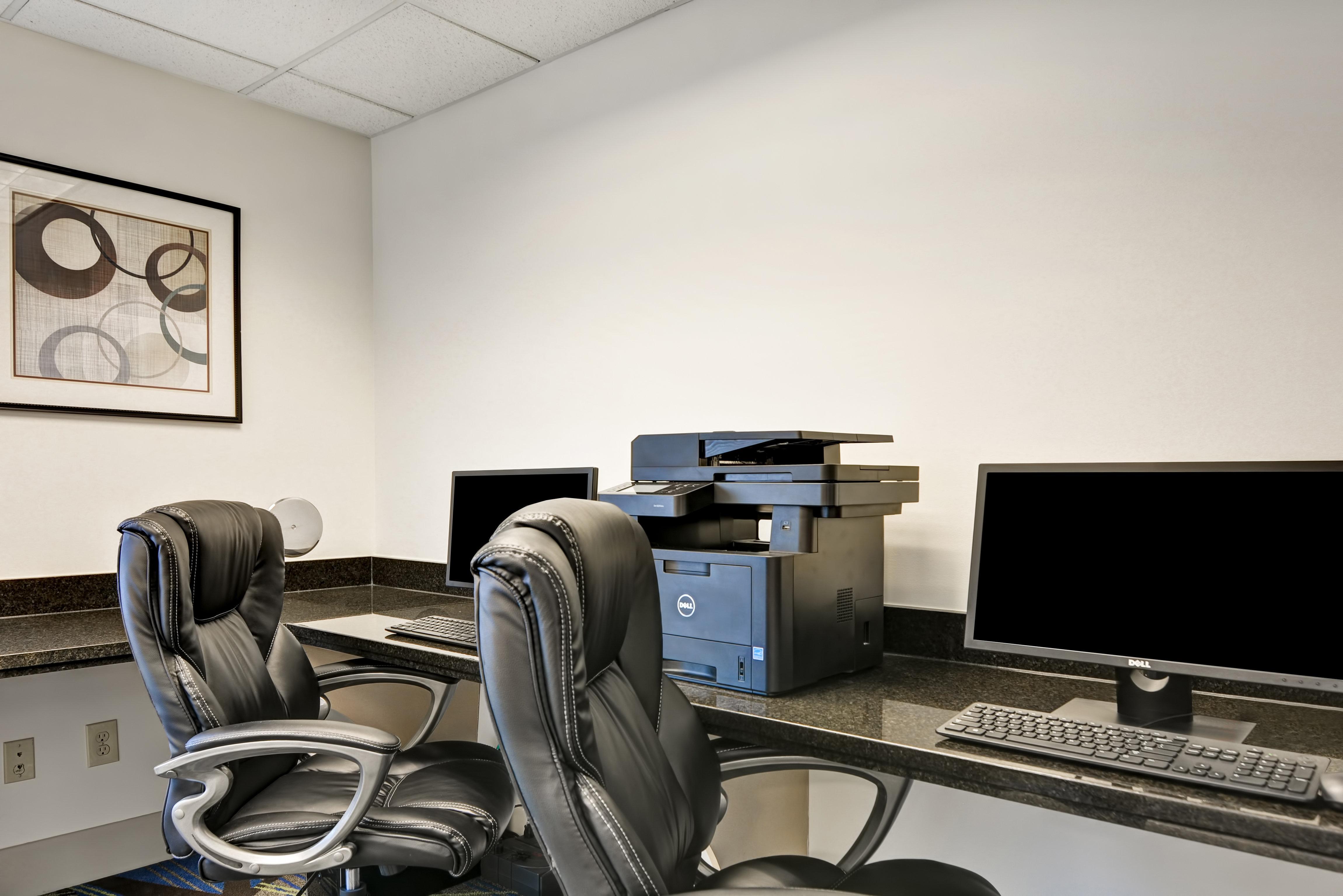 Holiday Inn Express Hotel & Suites Milwaukee-New Berlin By Ihg מראה חיצוני תמונה