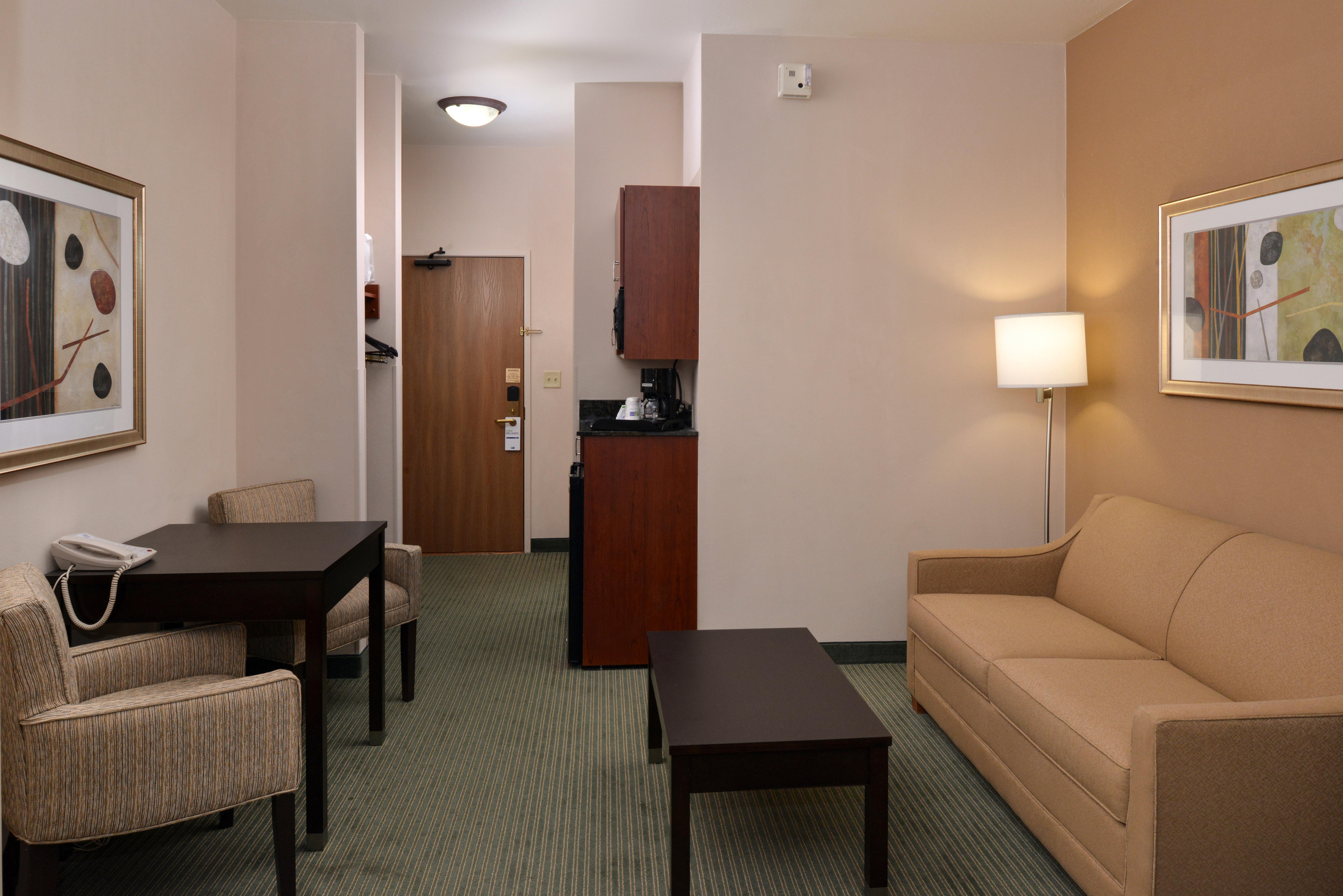 Holiday Inn Express Hotel & Suites Milwaukee-New Berlin By Ihg מראה חיצוני תמונה