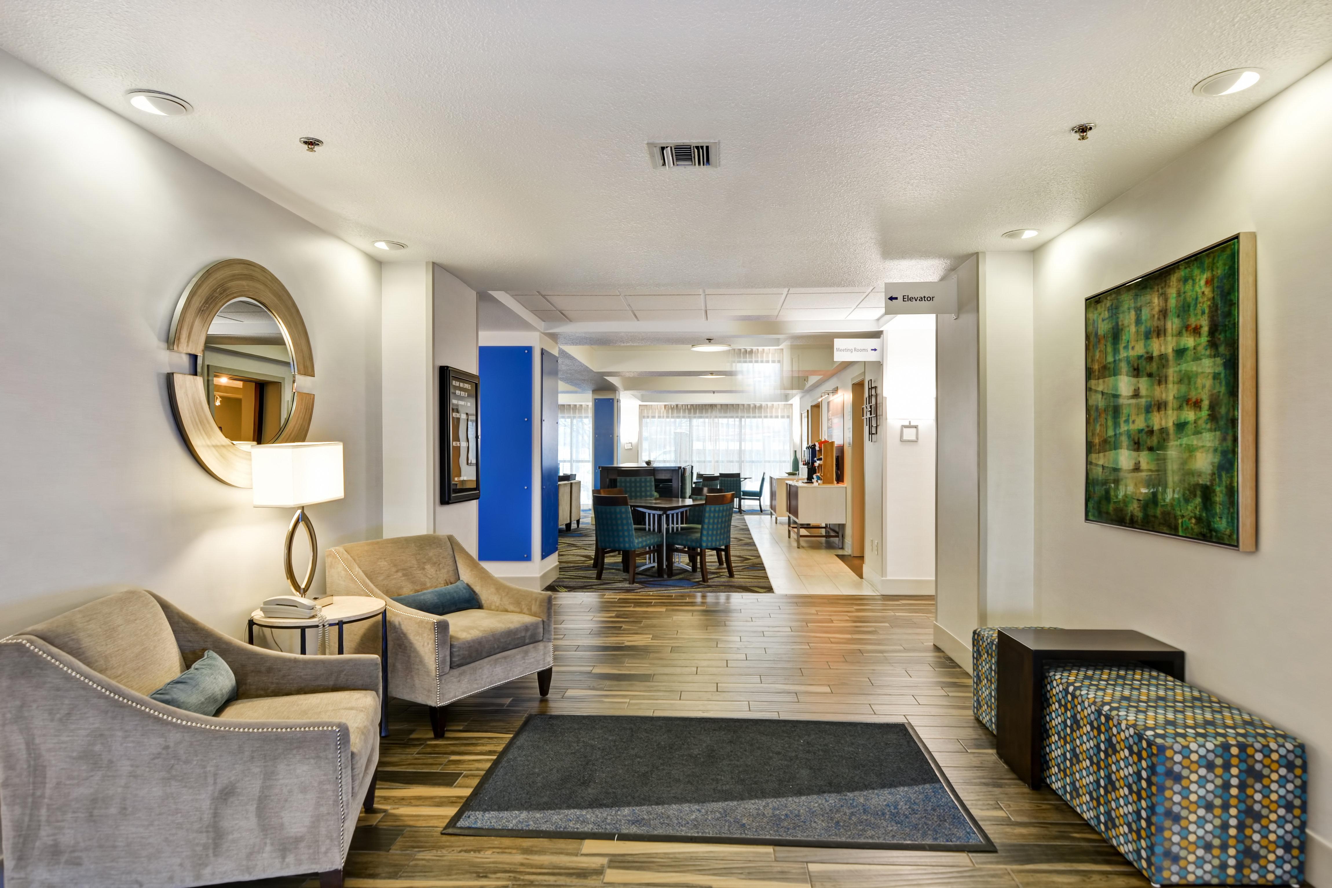 Holiday Inn Express Hotel & Suites Milwaukee-New Berlin By Ihg מראה חיצוני תמונה