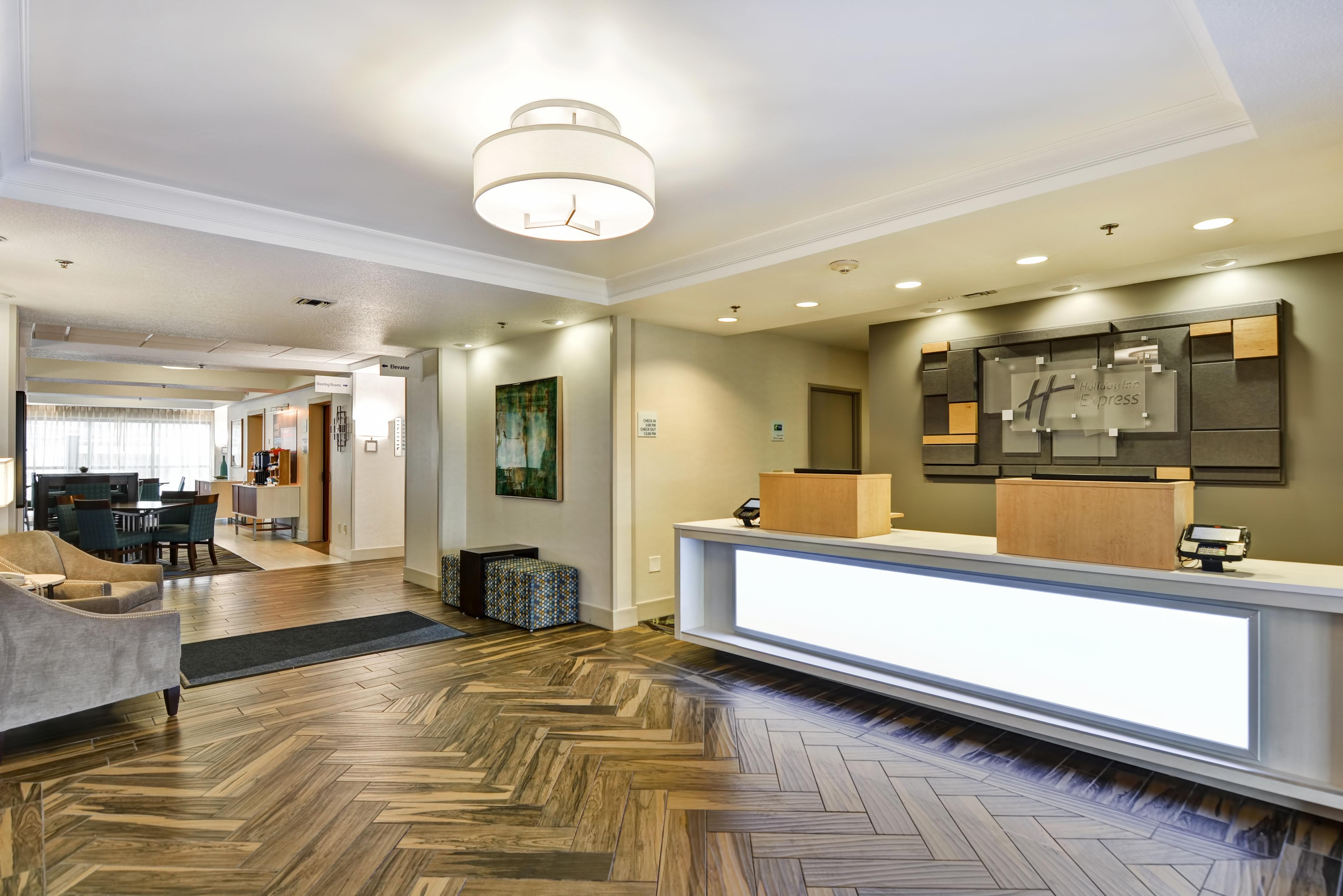 Holiday Inn Express Hotel & Suites Milwaukee-New Berlin By Ihg מראה חיצוני תמונה