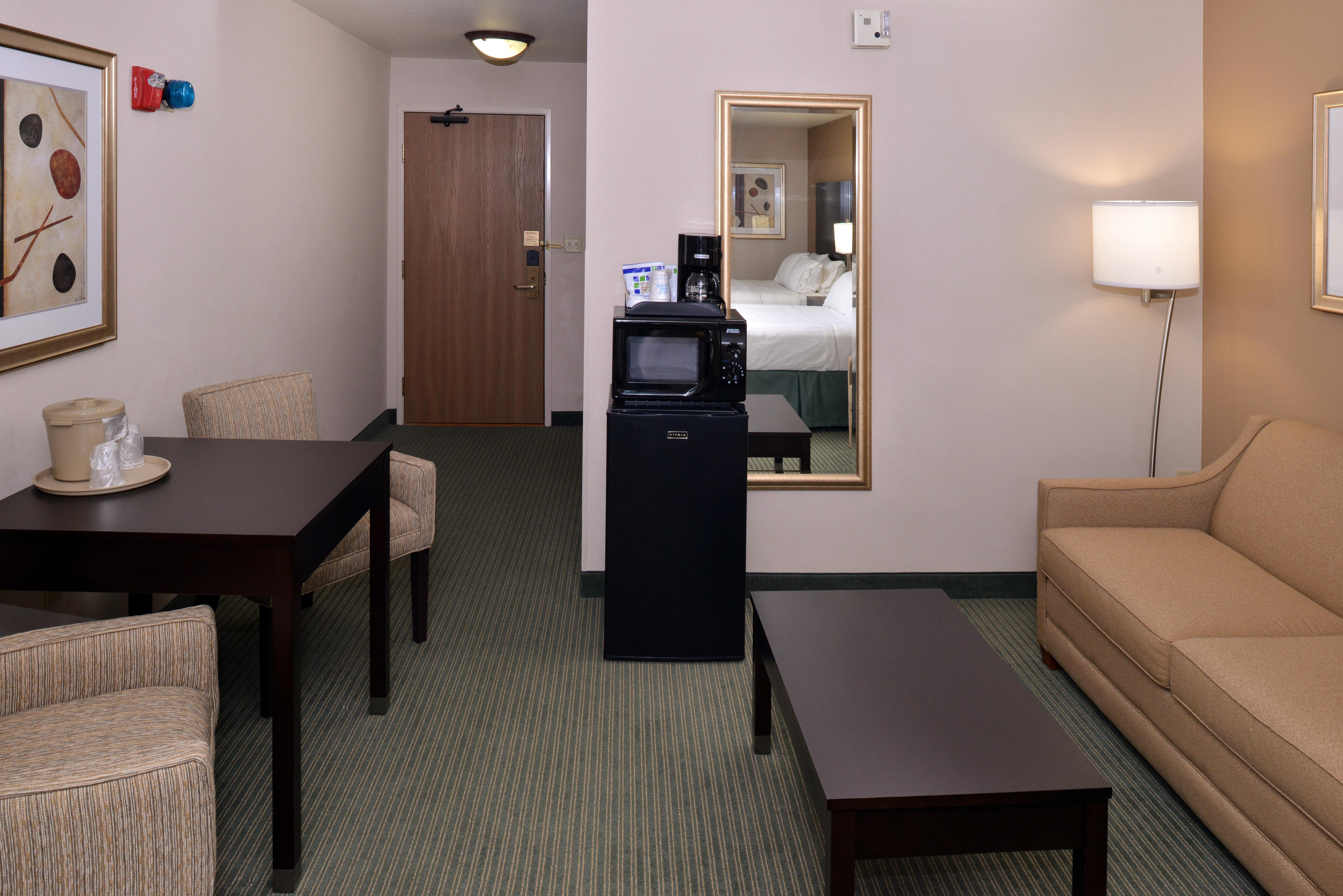Holiday Inn Express Hotel & Suites Milwaukee-New Berlin By Ihg מראה חיצוני תמונה